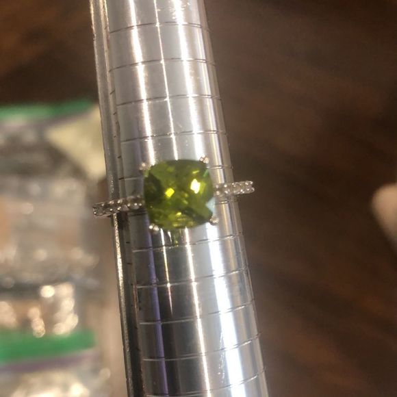 Green Peridot Cushion Cut Gem Stone and White Quartz Sterling Silver Ring Sz 8 - Picture 7 of 7